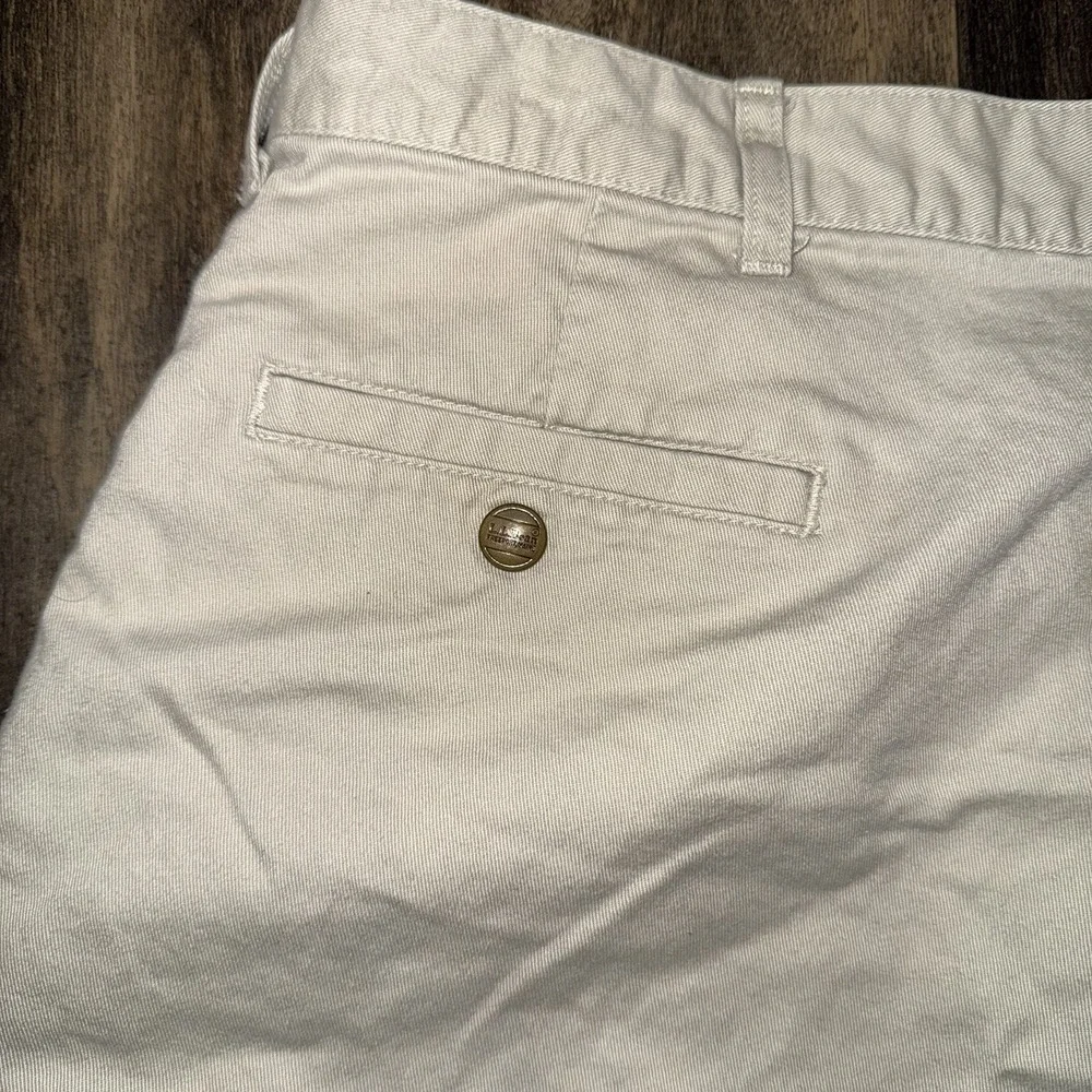 L.L.Bean Men's‎ Beige 100% Cotton Chino Shorts Size 38W x 7.5